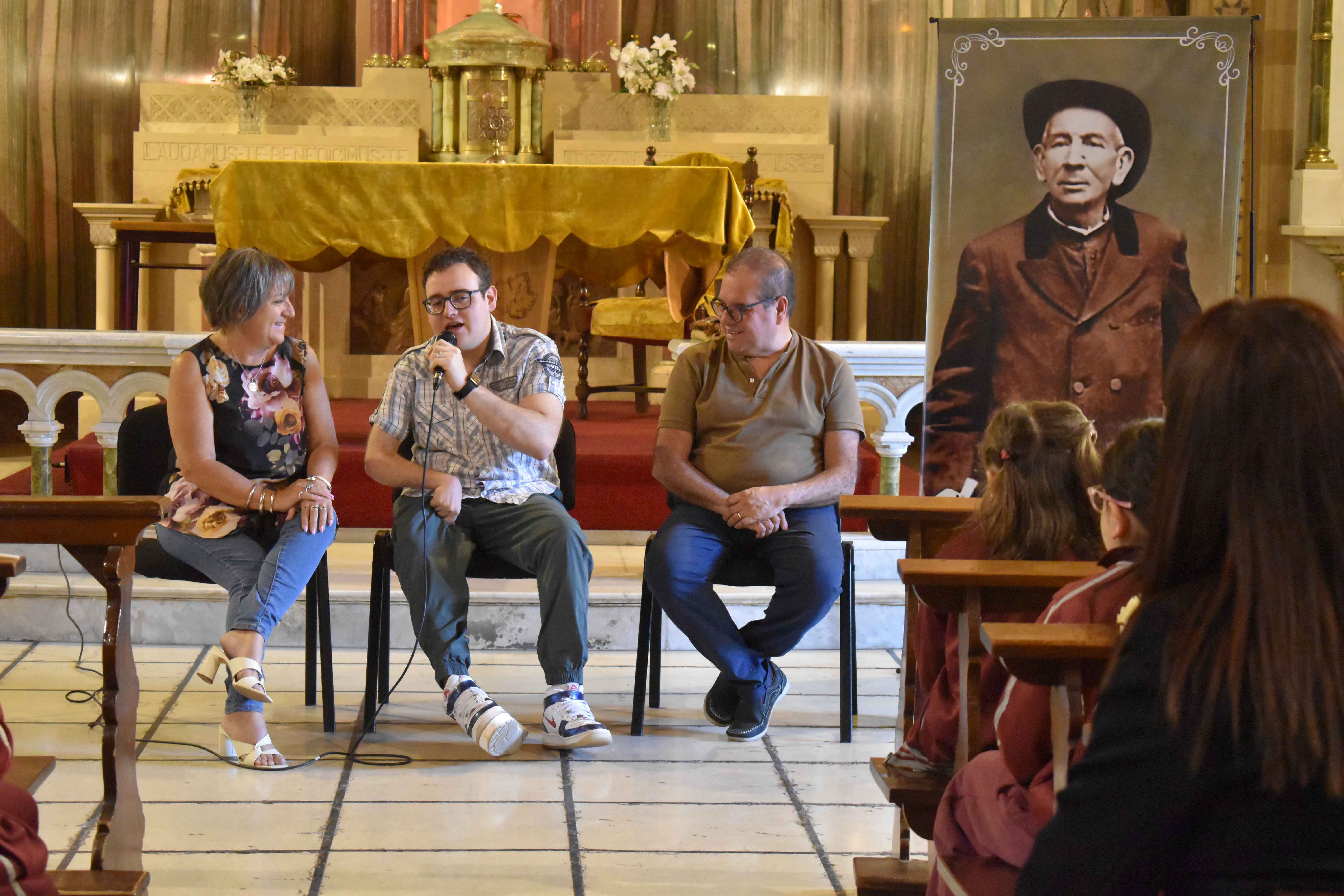 Milagro Del Cura Brochero: Nico Flores Y Sus Padres Visitaron Nuestro Colegio.