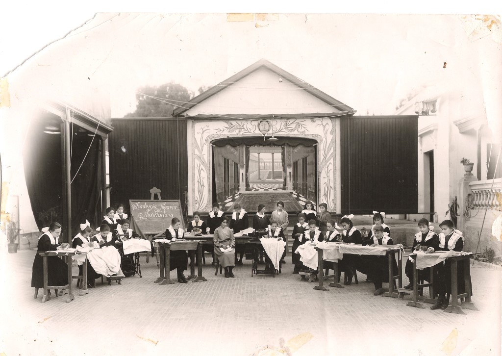 Alumnas_en_Taller_1923.jpg